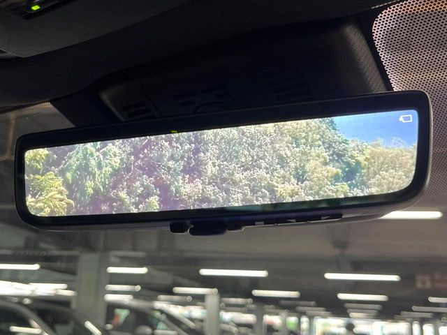 【デジタルインナーミラー】後席の大きな荷物や同乗者で後方が確認しづらい時でも安心!カメラが撮影した車両後方の映像をルームミラー内に表示。クリアな視界で状況の確認が可能です!