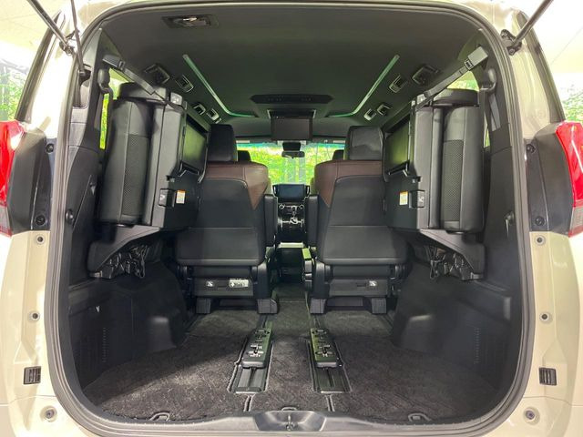 【パワーバックドア】スマートキーや運転席のボタンを押すだけでリアゲートが自動で開閉します!荷物を持っている時や、高い位置にあるバックドアを閉める際に便利な機能です♪