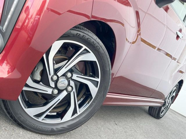 �y����15�C���`�A���~�z�C�[���z�O�ςɃ}�b�`���������A���~�z�C�[���𑕒����Ă���܂��B�e��ЊO�A���~�z�C�[����A�X�^�b�h���X�^�C�����戵�����Ă���܂��B���񂲑��k����������