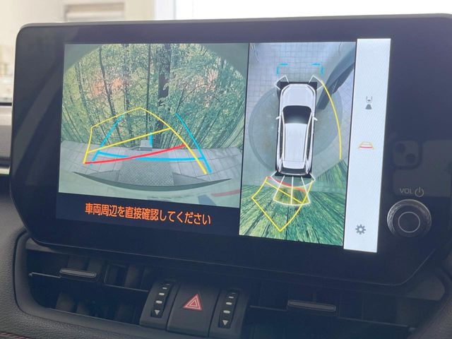 【パノラミックビューモニター】専用のカメラにより、上から見下ろしたような視点で360度クルマの周囲を確認することができます☆死角部分も確認しやすく、狭い場所での切り返しや駐車もスムーズに行えます。