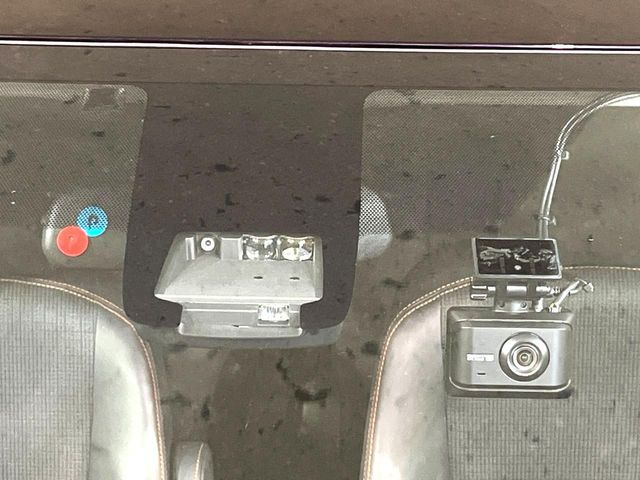 【トヨタセーフティセンス】走行中に前方の車両等を認識し、衝突しそうな時は警報とブレーキで衝突回避と被害軽減をアシスト。より安全にドライブをお楽しみいただけます。