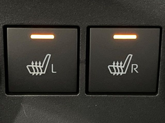 【シートヒーター】寒い日に重宝するシートヒーター!エアコンより早く温まってくれるので寒がりの人も安心ですね♪エアコンの温風は乾燥するから苦手、という方にもをおすすめです。
