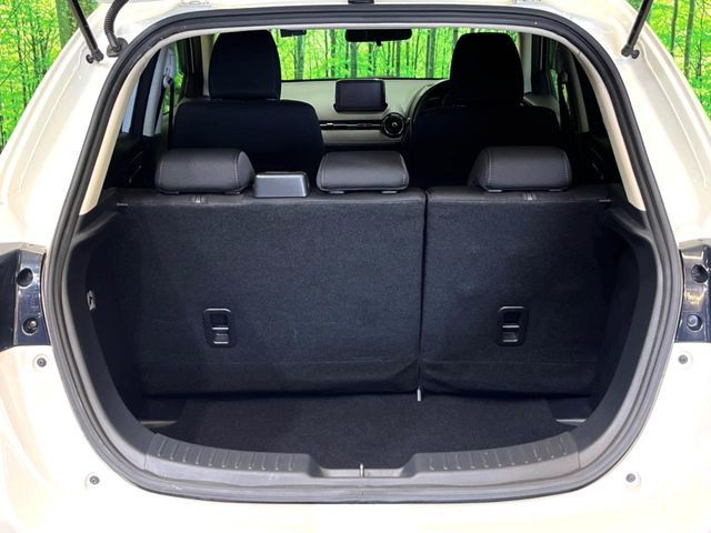 普段のお買い物や通勤、送迎等に十分な荷室スペースを確保しております。セカンドシートを倒すと、大きな荷物の積載も可能です♪