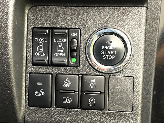 【両側パワースライドドア】スマートキーや運転席のスイッチで後席両側スライドドアの開閉が可能♪電動だから力を入れてドアを開ける必要が無く、小さなお子様でも簡単に開け閉めでき快適です♪