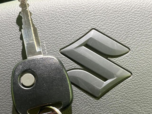 【キーレス】少し離れた場所からでもボタン一つでドアの開錠・施錠ができるのでとっても便利!ドアの鍵穴周りに傷をつけることもありません♪