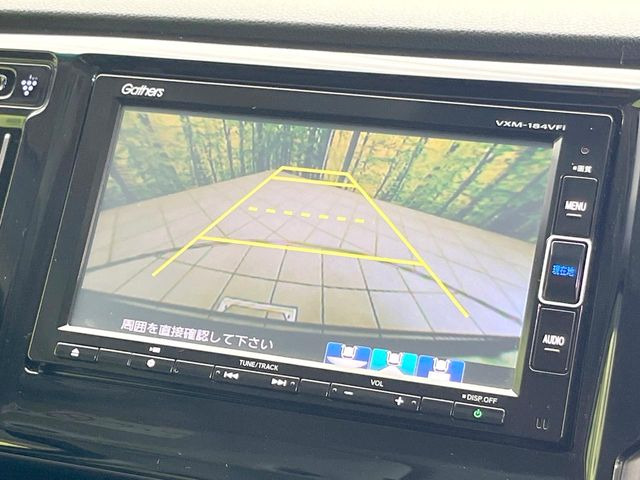 【バックカメラ】駐車時に後方がリアルタイム映像で確認できます。大型商業施設や立体駐車場での駐車時や、夜間のバック時に大活躍!運転スキルに関わらず、今や必須となった装備のひとつです!
