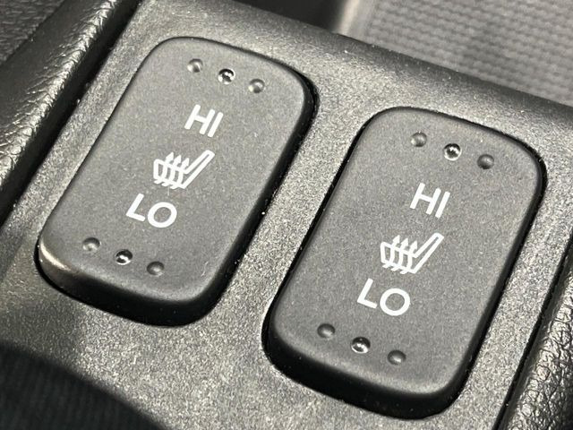 【シートヒーター】寒い日に重宝するシートヒーター!エアコンより早く温まってくれるので寒がりの人も安心ですね♪エアコンの温風は乾燥するから苦手、という方にもをおすすめです。