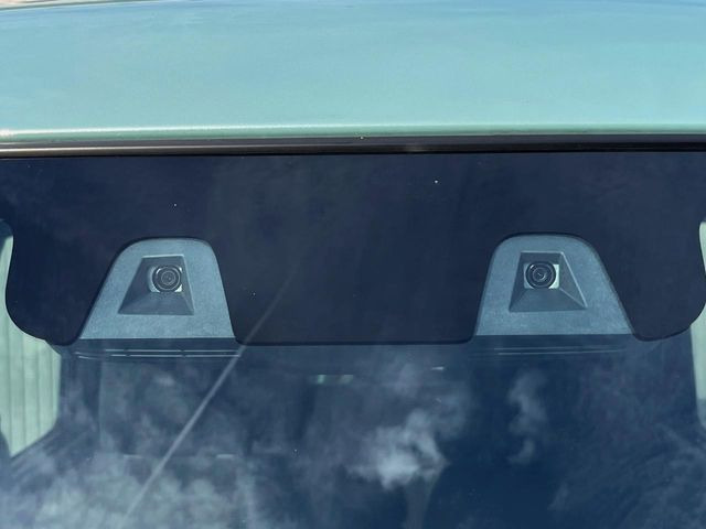 【セーフティサポート】走行中に前方の車両等を認識し、衝突しそうな時は警報とブレーキで衝突回避と被害軽減をアシスト。より安全にドライブをお楽しみいただけます。