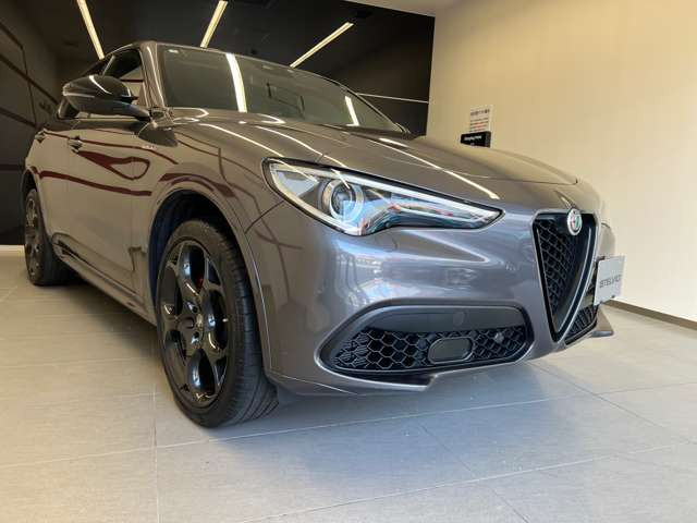 ステルヴィオ2.0 ターボ Q4 ヴェローチェ 4WD