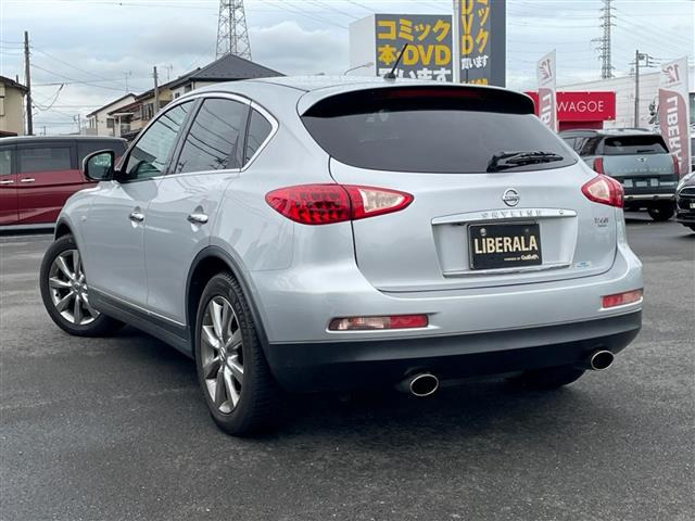スカイラインクロスオーバー3.7 370GT FOUR 4WD