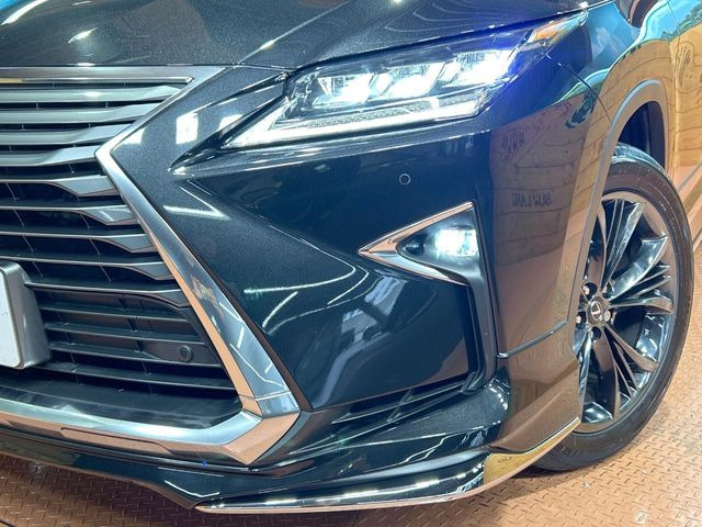 【三眼LEDヘッドライト】スタイリッシュな見た目の三眼LEDヘッドライトを装備♪スタイルだけでなく、夜間の走行も視界良好で安心してお乗りいただけます。