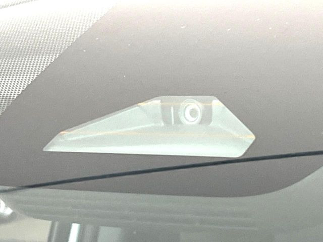 【トヨタセーフティセンス】走行中に前方の車両等を認識し、衝突しそうな時は警報とブレーキで衝突回避と被害軽減をアシスト。より安全にドライブをお楽しみいただけます。