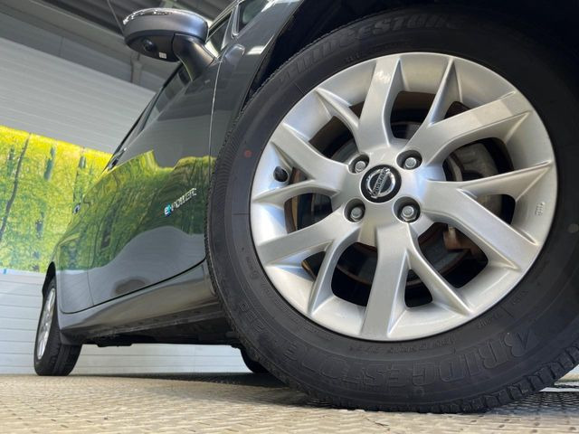 �y����15�C���`�A���~�z�C�[���z�O�ςɃ}�b�`���������A���~�z�C�[���𑕒����Ă���܂��B�e��ЊO�A���~�z�C�[����A�X�^�b�h���X�^�C�����戵�����Ă���܂��B���񂲑��k����������