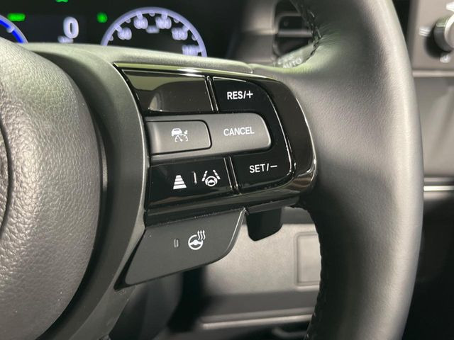 【アダプティブクルーズコントロール】高速道路での長距離走行が楽に!!自動で速度を保つクルーズコントロールが、衝突軽減システムと連携し、前方の車両を感知して車間を保つように速度調節してくれます!!