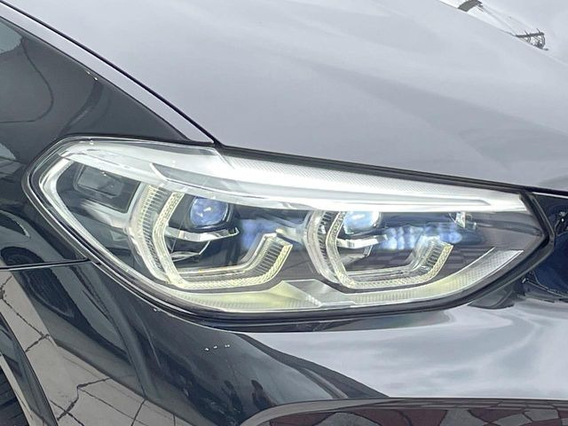 ●LEDヘッドライト:夜間走行時も良好な視界を確保し安心して運転できる高輝度LEDヘッドライトを装備!点灯速度が早く、消費電力も抑えられています。