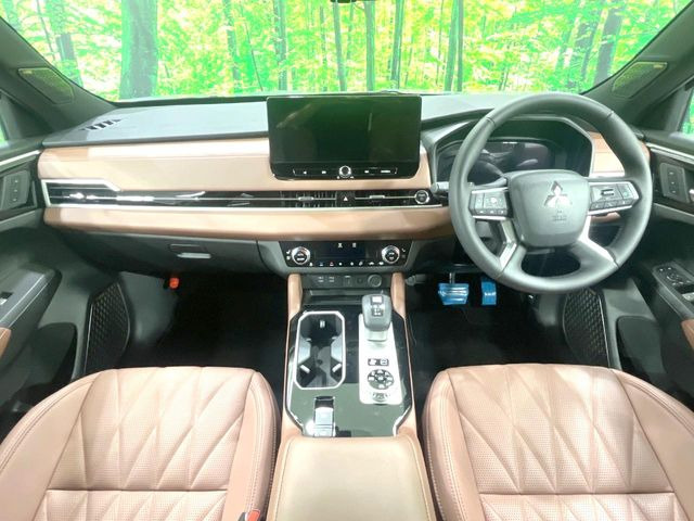 アウトランダーPHEV 2.4 P エグゼクティブ パッケージ 4WD
