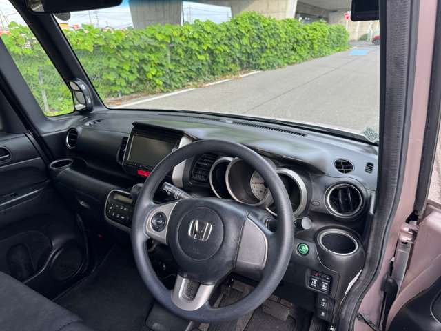 初心者の方でも安心して運転していただける視野の広さとなっております。