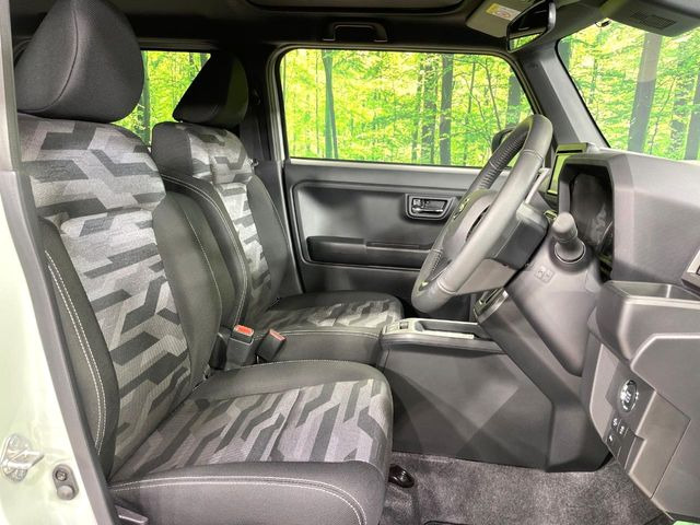 運転席シート廻りは使用感も少なく、良好な状態となっています。丁寧に使われていたことがよくわかりますね。