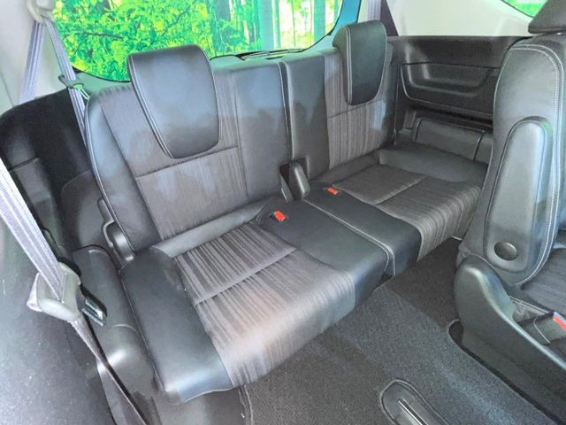 3列目シートはもちろん状態良好☆大人でもゆったりと座って頂けますので、大人数でのお出かけもラクラクです♪ご家族で、気の知れた仲間で、ドライブに行くのが楽しみですね♪