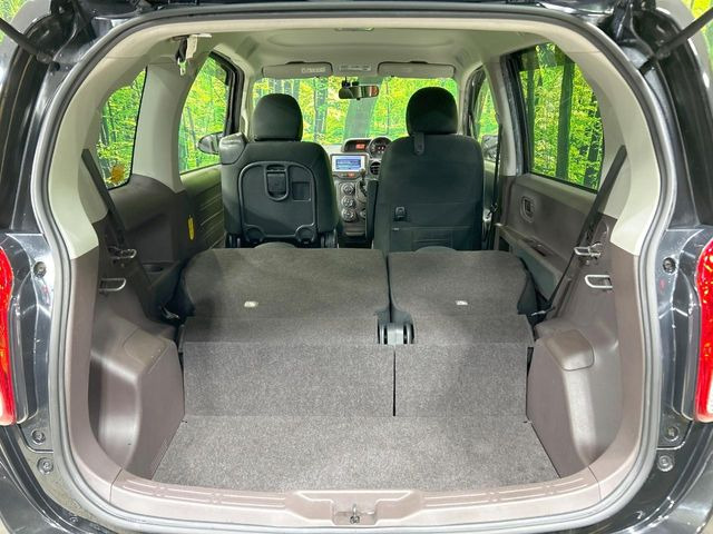 普段のお買い物や通勤、送迎等に十分な荷室スペースを確保しております。セカンドシートを倒すと、大きな荷物の積載も可能です♪