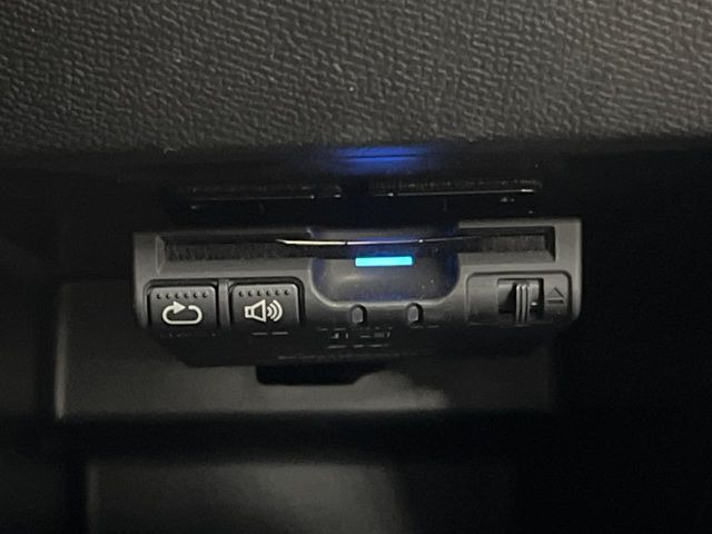 ●ETC車載器(アンテナ分離型音声案内タイプ):お引き渡し時には再セットアップを実施後、お渡しいたします。マイレージ登録に関してもお気軽にスタッフまでお尋ねください。