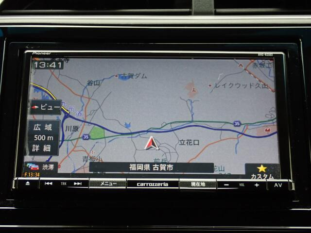 ナビ装備で知らない場所もあっという間に検索。ちょっとしたお出かけや旅行もこれでばっちりですね。