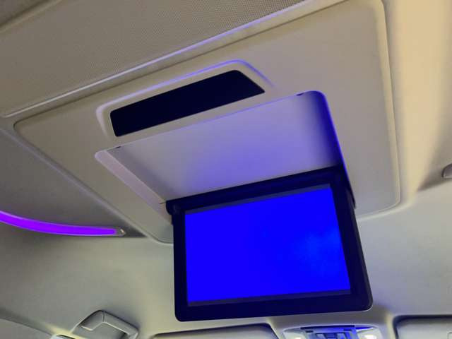 【フリップダウンモニター】付き☆後部座席に座りながら大画面でTVやDVDをお楽しみいただけます♪