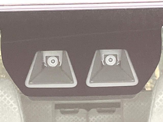 【スマートアシスト】走行中に前方の車両等を認識し、衝突しそうな時は警報とブレーキで衝突回避と被害軽減をアシスト。より安全にドライブをお楽しみいただけます。