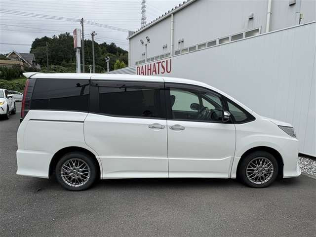 ノア1.8 ハイブリッド Si W×B II
