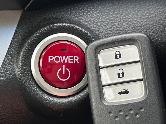 �yHonda�X�}�[�g�L�[�z�J�o����|�P�b�g�ɓ��ꂽ�܂܂ł��h�A�̎{���E�������\�ȃX�}�[�g�L�[�𑕔��B�G���W���̃I���E�I�t�����J�M�����o���K�v����������Ƃ��Ă��֗��ł���