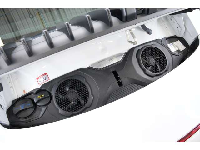 3.0L 水平対向6気筒DOHCツインターボ、385ps/45.9kgm、全長&times;全幅&times;全高mm 4519&times;1852&times;1298mm、車両重量 1505kg