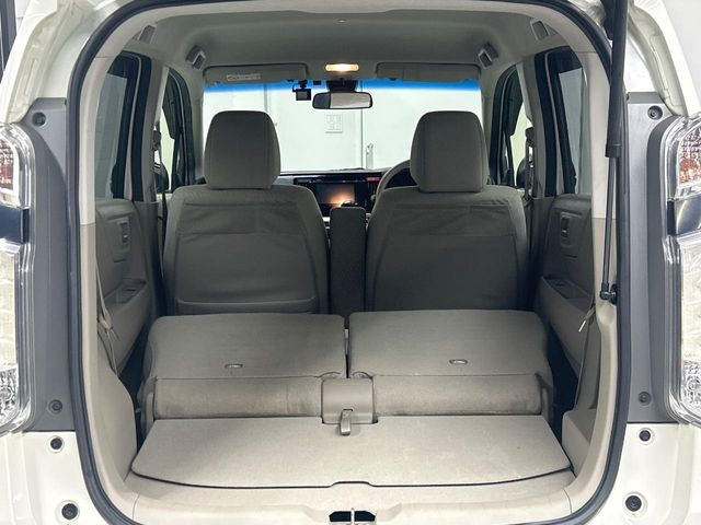 普段のお買い物や通勤、送迎等に十分な荷室スペースを確保しております。セカンドシートを倒すと、大きな荷物の積載も可能です♪