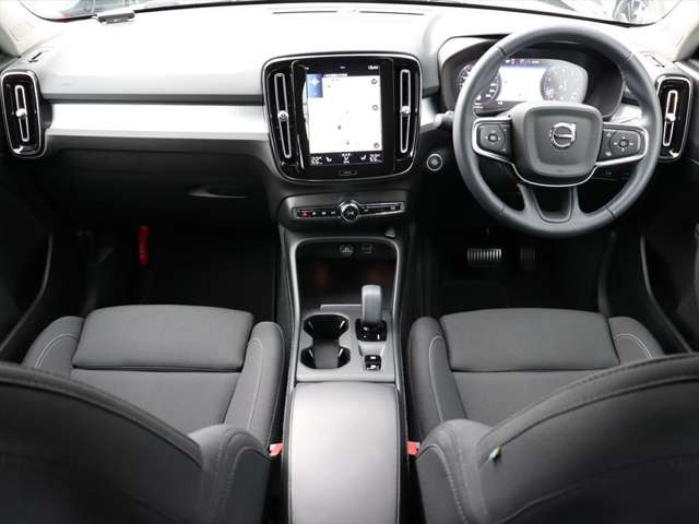 XC40B4 AWD モメンタム 4WD