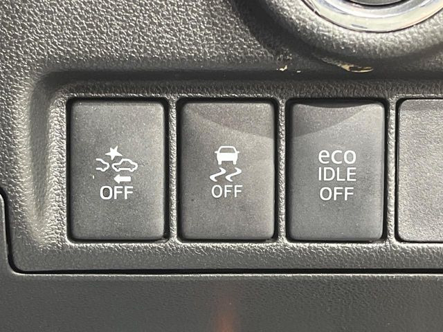 【スマートアシスト】走行中に前方の車両等を認識し、衝突しそうな時は警報とブレーキで衝突回避と被害軽減をアシスト。より安全にドライブをお楽しみいただけます。