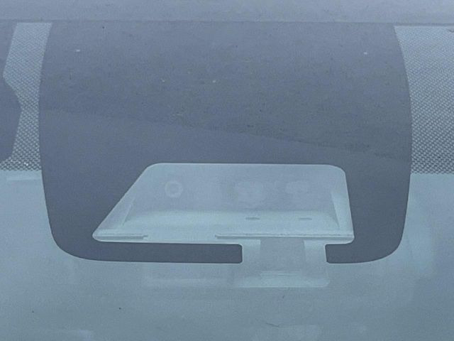 【トヨタセーフティセンス】走行中に前方の車両等を認識し、衝突しそうな時は警報とブレーキで衝突回避と被害軽減をアシスト。より安全にドライブをお楽しみいただけます。