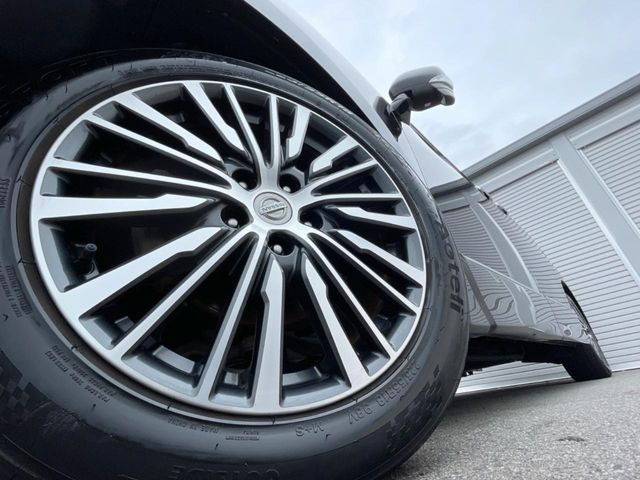 �y����18�C���`�A���~�z�C�[���z�O�ςɃ}�b�`���������A���~�z�C�[���𑕒����Ă���܂��B�e��ЊO�A���~�z�C�[����A�X�^�b�h���X�^�C�����戵�����Ă���܂��B���񂲑��k����������