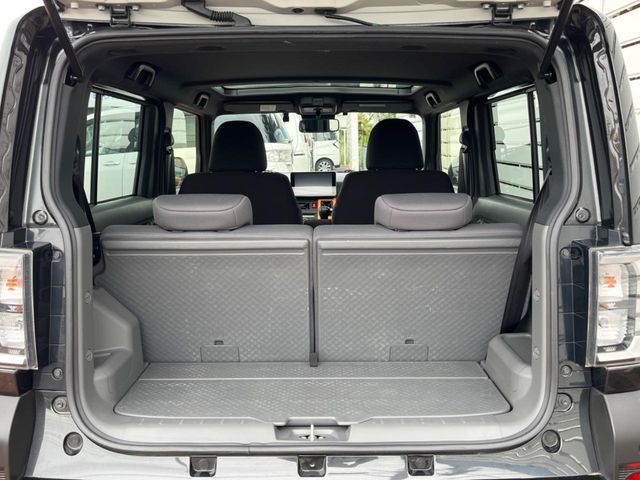 普段のお買い物や通勤、送迎等に十分な荷室スペースを確保しております。セカンドシートを倒すと、大きな荷物の積載も可能です♪