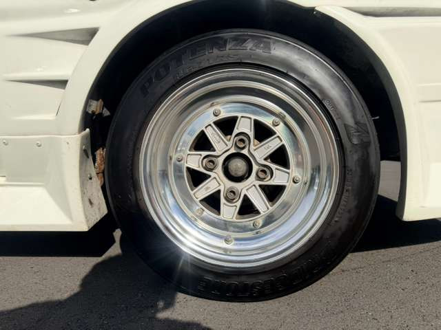 気になるお車がありましたら右の電話番号から直接お店にお問い合わせください。支払方法から車両情報、状態までなんでもご説明させて頂きます。スタッフ一同ご連絡お待ちしております。