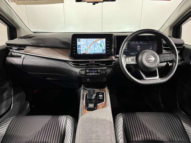 ノートオーラ1.2 G FOUR レザーエディション 4WD
