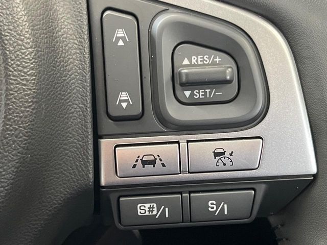 【全車速追従機能付クルーズコントロール】高速道路での長距離走行が楽に!!自動で速度を保つクルーズコントロールが、衝突軽減システムと連携し、前方の車両を感知して車間を保つように速度調節してくれます!!