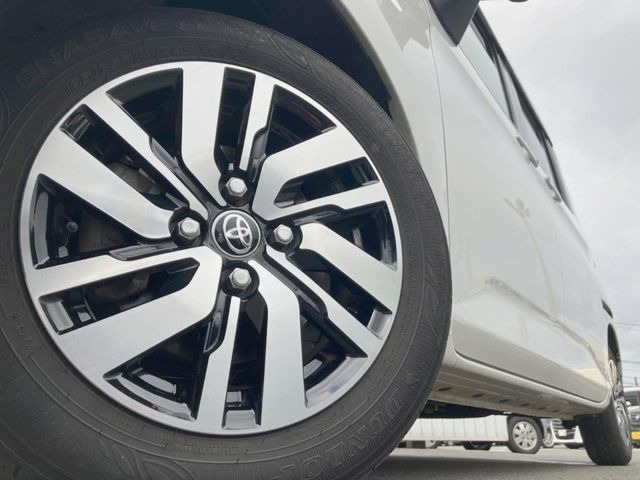 �y�����z�C�[���z�O�ςɃ}�b�`���������z�C�[���𑕒����Ă���܂��B�e��ЊO�z�C�[����A�X�^�b�h���X�^�C�����戵�����Ă���܂��B���񂲑��k����������