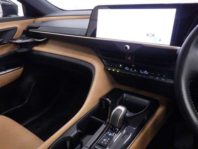 クラウンスポーツ2.5 Z E-Four 4WD