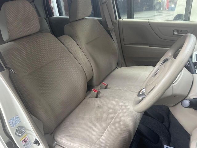 運転席シート廻りは使用感も少なく、良好な状態となっています。丁寧に使われていたことがよくわかりますね。