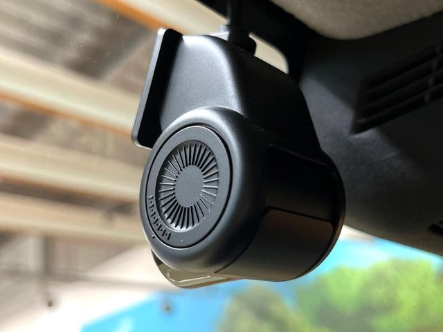 【ドライブレコーダー】ドライブレコーダー装備!走行中はもちろん、あおり運転や事故に遭遇した際、映像で記録し、万一のリスクに備えます。※記録用SDカードはお客様ご自身でご準備いただく必要があります。
