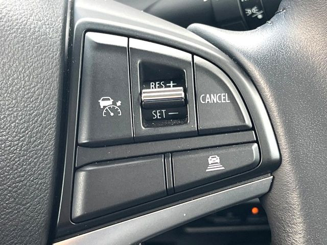 【クルーズコントロール】高速道路もラクラク走行。アクセルを離しても一定速度で走行ができ、長距離運転時の負担を軽減!加速・減速も簡単なスイッ運転席シート廻りは使用感も少なく、良好なチ操作で調整できます。