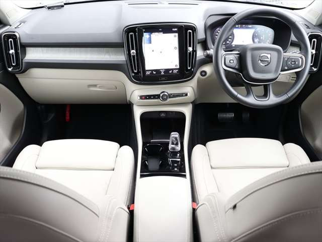 XC40B4 AWD インスクリプション 4WD