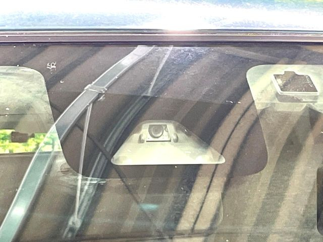 【トヨタセーフティセンス】走行中に前方の車両等を認識し、衝突しそうな時は警報とブレーキで衝突回避と被害軽減をアシスト。より安全にドライブをお楽しみいただけます。