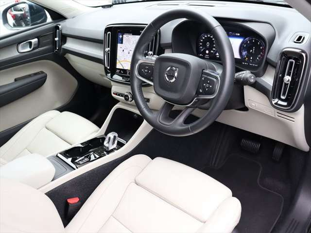 XC40B4 AWD インスクリプション 4WD