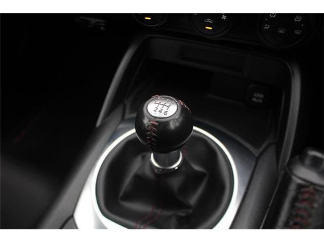 大好評のボディコーティング「ハイモースコート」もご納車までに施工可能。雨染みや線傷など中古車だからと諦めていませんか?ピカピカの状態でお乗り出しいただけます。