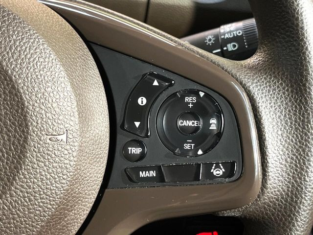 【アダプティブクルーズコントロール】高速道路での長距離走行が楽に!!自動で速度を保つクルーズコントロールが、衝突軽減システムと連携し、前方の車両を感知して車間を保つように速度調節してくれます!!